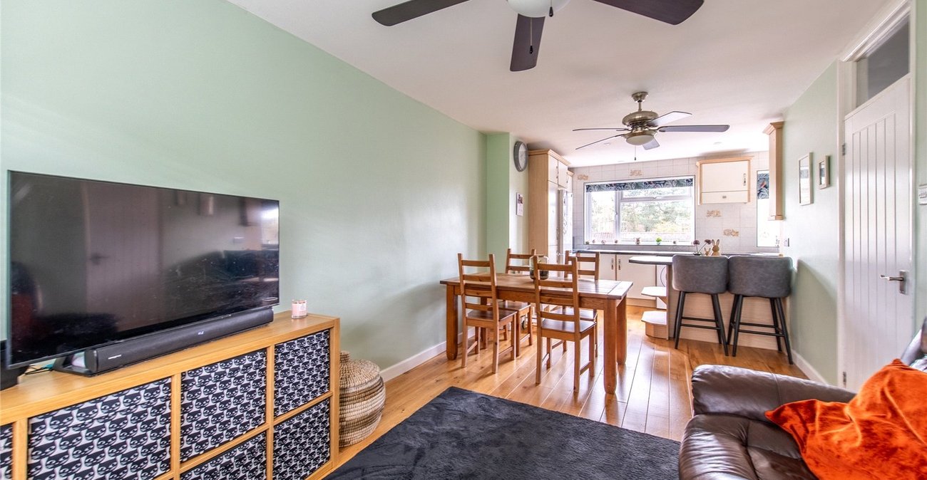 3 bedroom house for sale in Istead Rise | Robinson Michael & Jackson