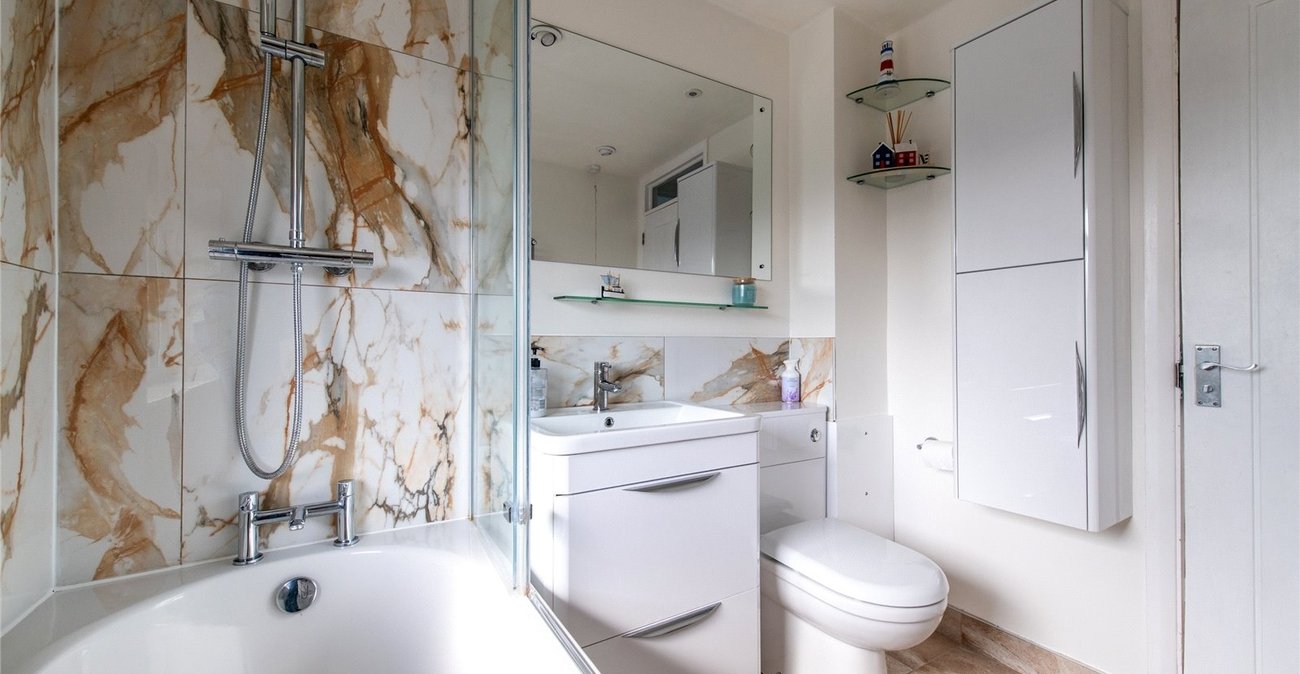 3 bedroom house for sale in Istead Rise | Robinson Michael & Jackson