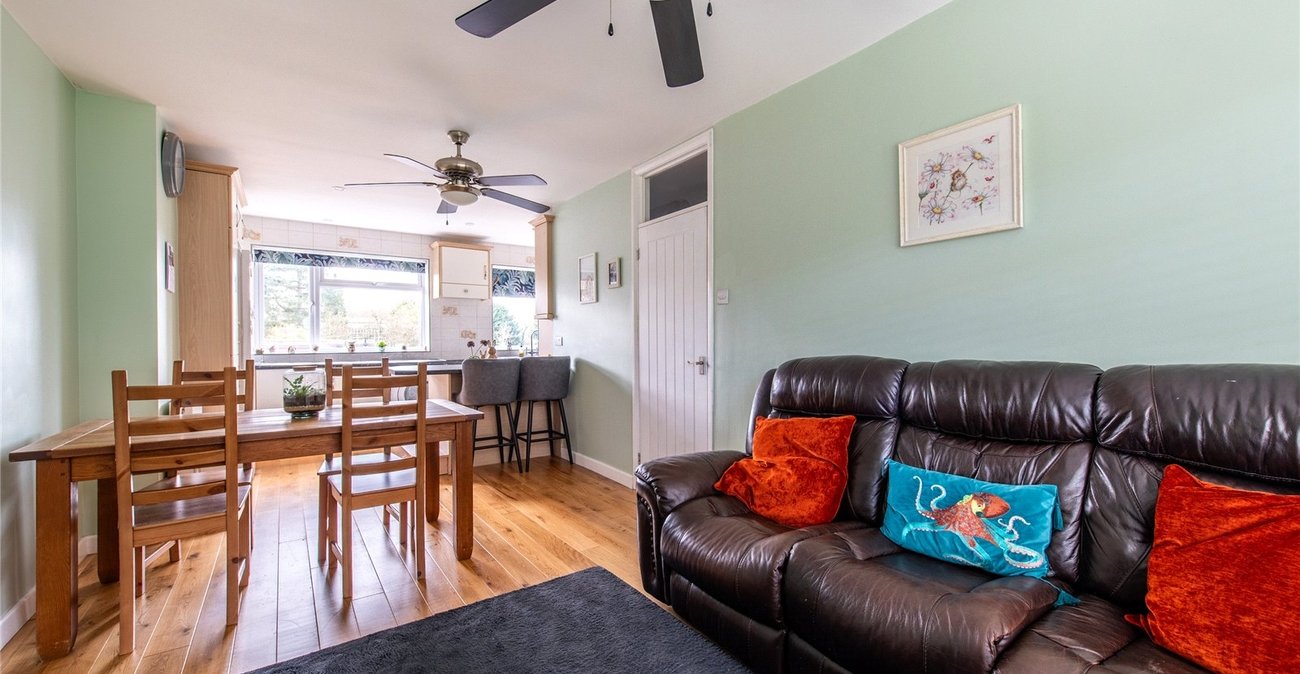 3 bedroom house for sale in Istead Rise | Robinson Michael & Jackson