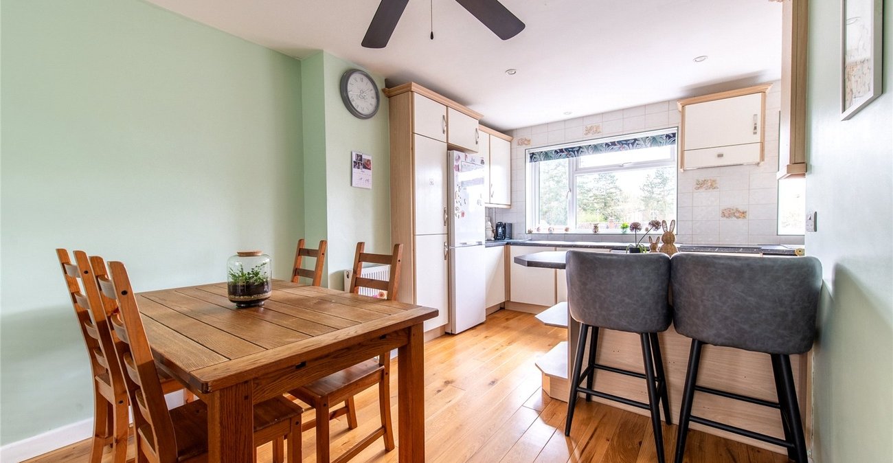 3 bedroom house for sale in Istead Rise | Robinson Michael & Jackson