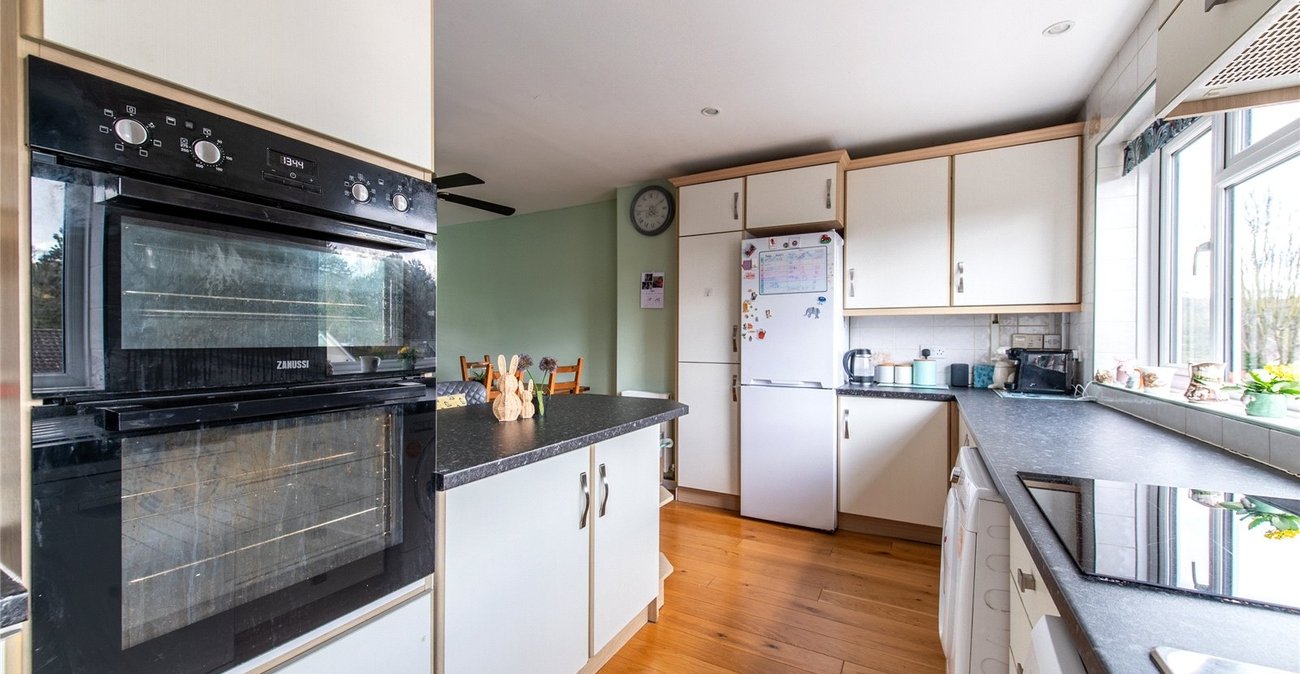 3 bedroom house for sale in Istead Rise | Robinson Michael & Jackson