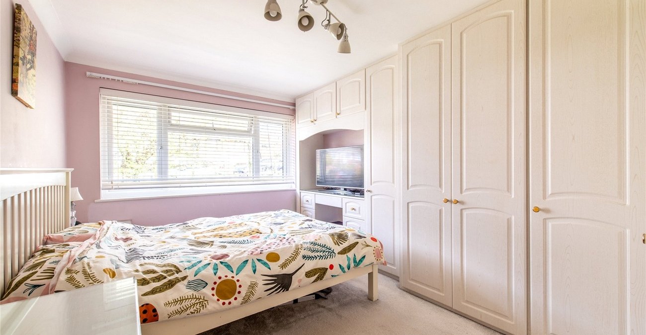 3 bedroom house for sale in Istead Rise | Robinson Michael & Jackson