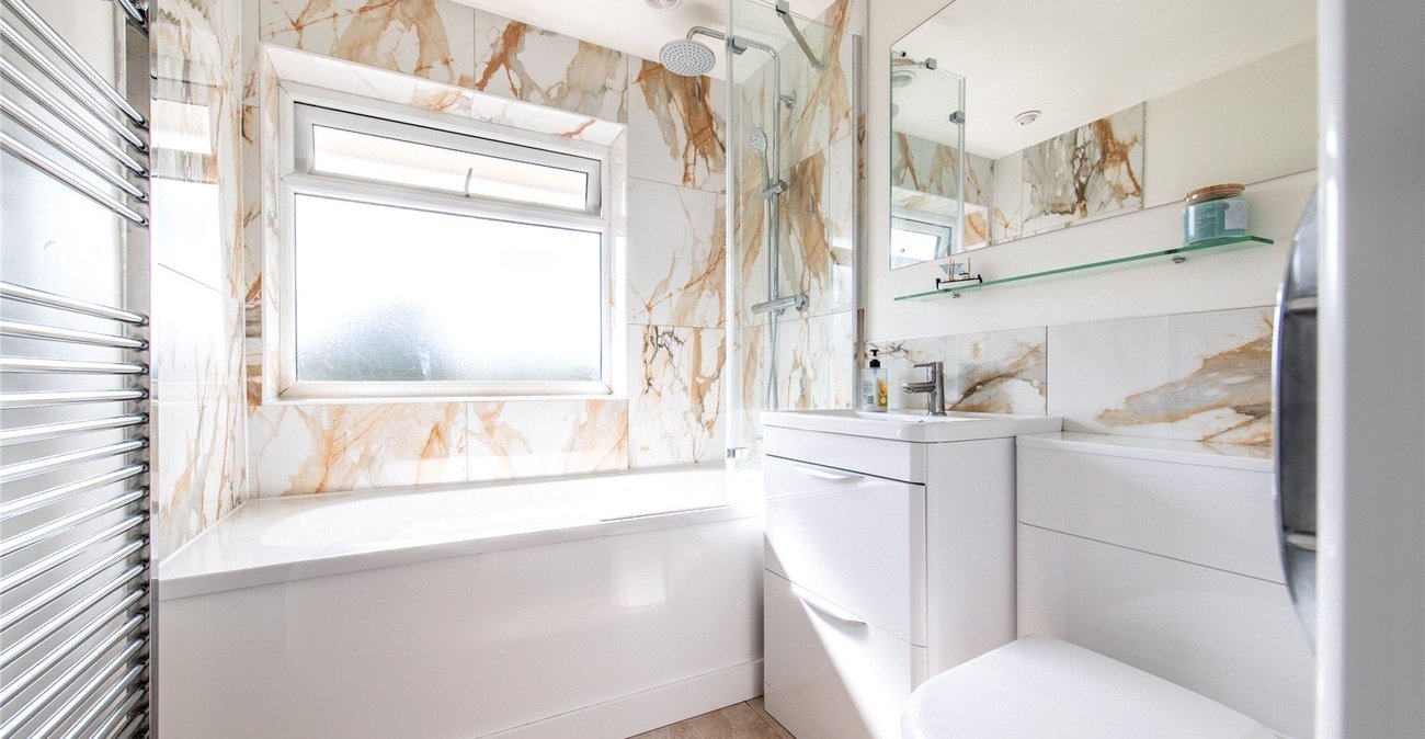 3 bedroom house for sale in Istead Rise | Robinson Michael & Jackson