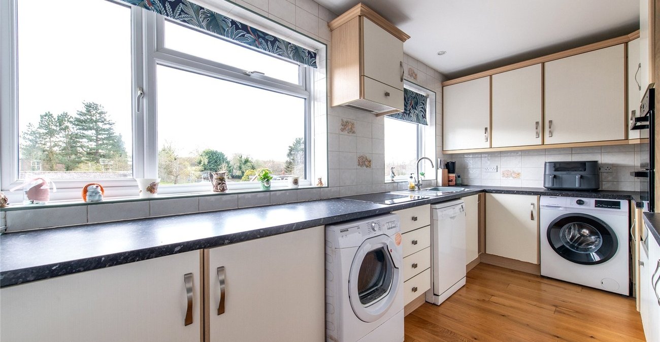 3 bedroom house for sale in Istead Rise | Robinson Michael & Jackson