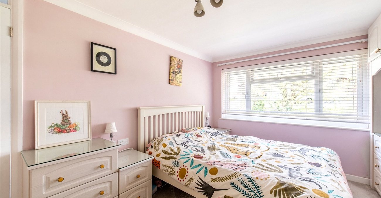 3 bedroom house for sale in Istead Rise | Robinson Michael & Jackson