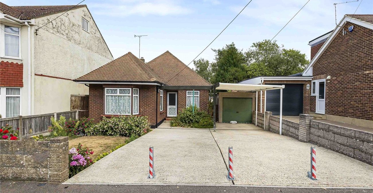 3 bedroom bungalow for sale in Rochester | Robinson Michael & Jackson