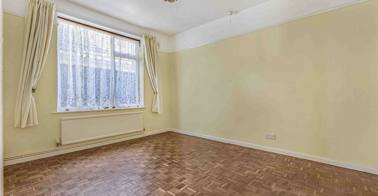 3 bedroom bungalow for sale in Rochester | Robinson Michael & Jackson