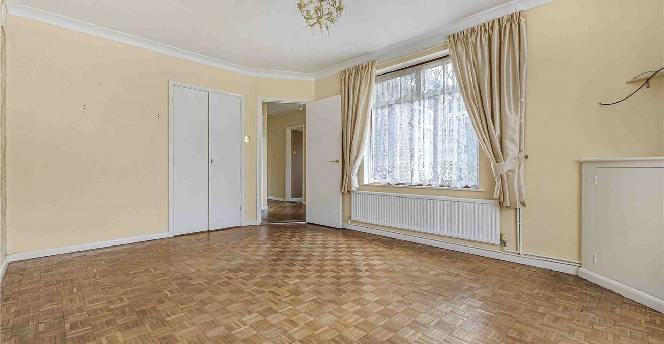 3 bedroom bungalow for sale in Rochester | Robinson Michael & Jackson