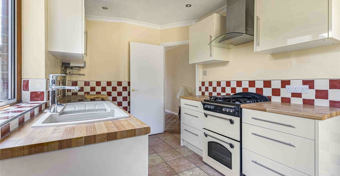 3 bedroom bungalow for sale in Rochester | Robinson Michael & Jackson