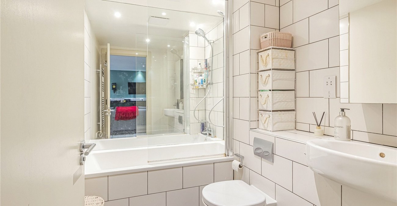 1 bedroom property for sale in 20 Lingfield Crescent | Robinson Jackson