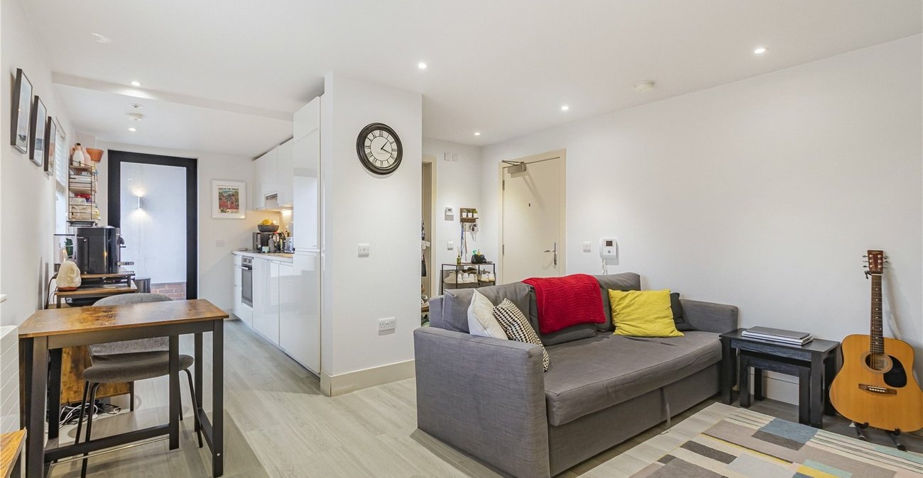 1 bedroom property for sale in 20 Lingfield Crescent | Robinson Jackson