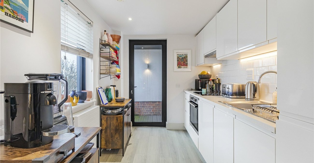 1 bedroom property for sale in 20 Lingfield Crescent | Robinson Jackson