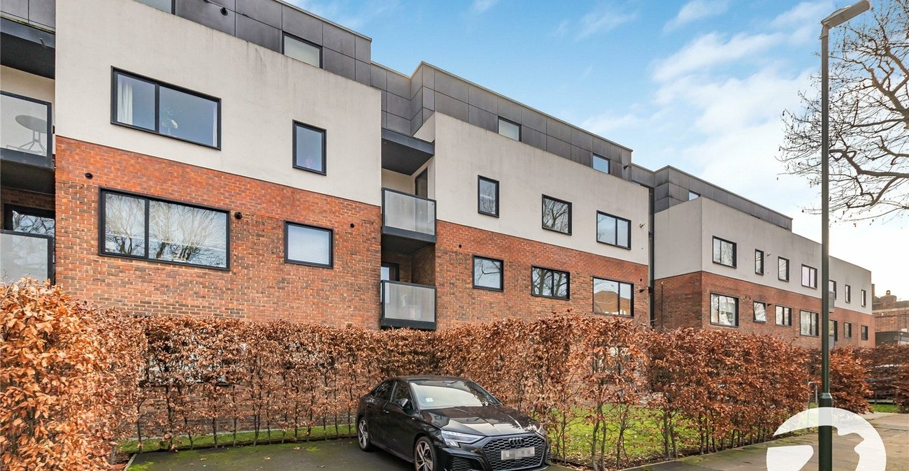 1 bedroom property for sale in 20 Lingfield Crescent | Robinson Jackson