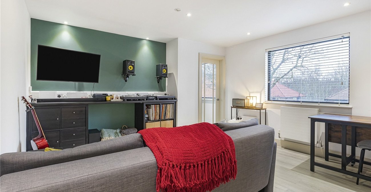 1 bedroom property for sale in 20 Lingfield Crescent | Robinson Jackson