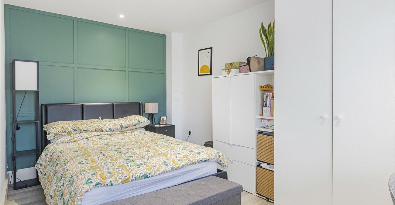 1 bedroom property for sale in 20 Lingfield Crescent | Robinson Jackson