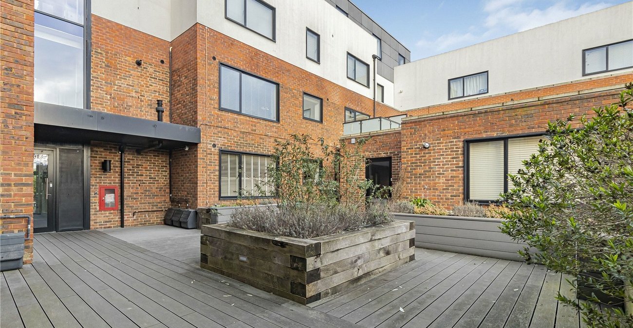 1 bedroom property for sale in 20 Lingfield Crescent | Robinson Jackson