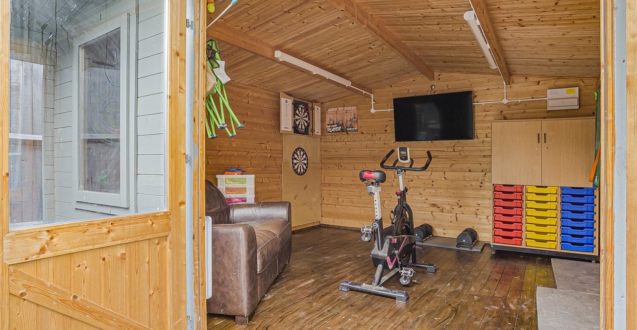 4 bedroom house for sale in Hextable | Robinson Jackson