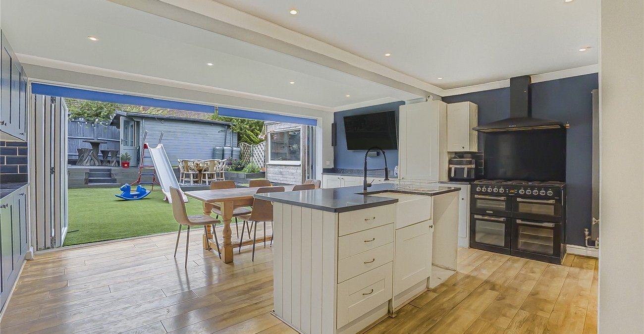 4 bedroom house for sale in Hextable | Robinson Jackson