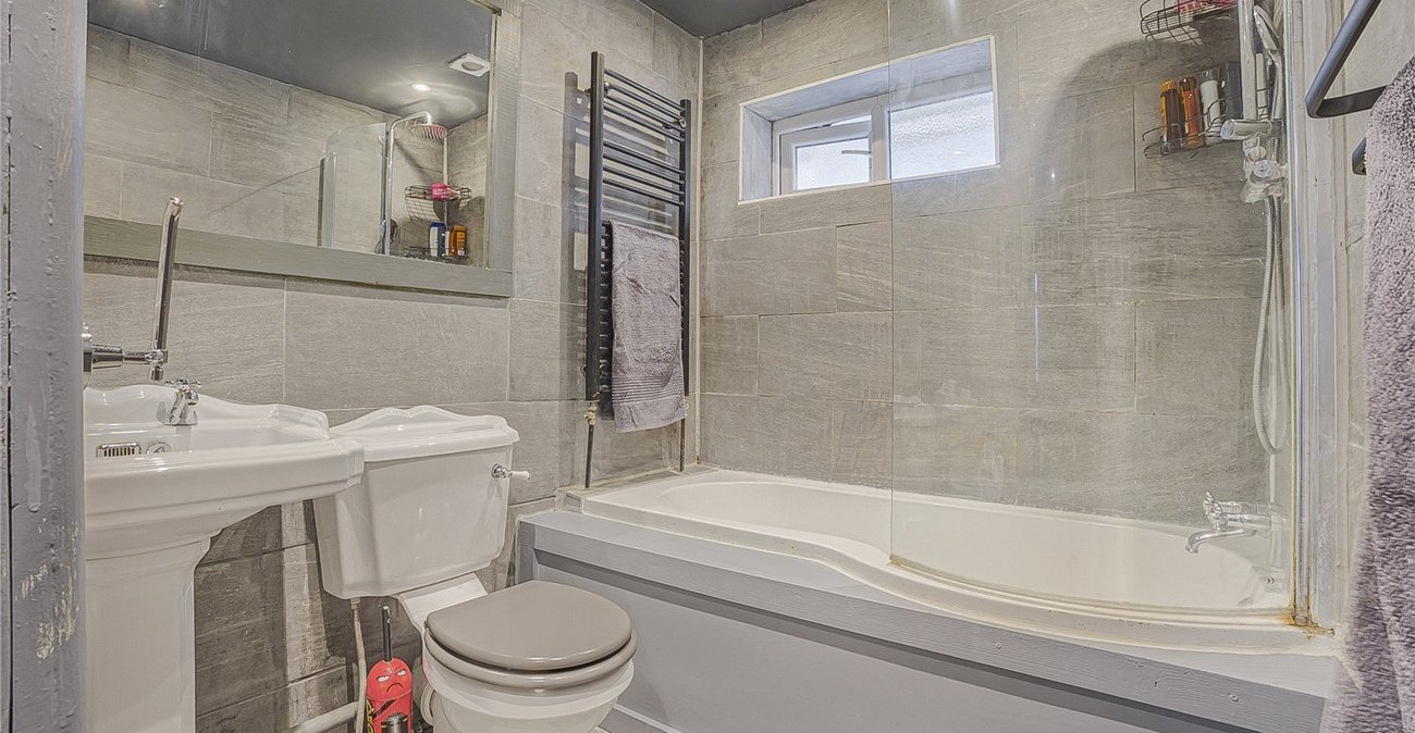4 bedroom house for sale in Hextable | Robinson Jackson