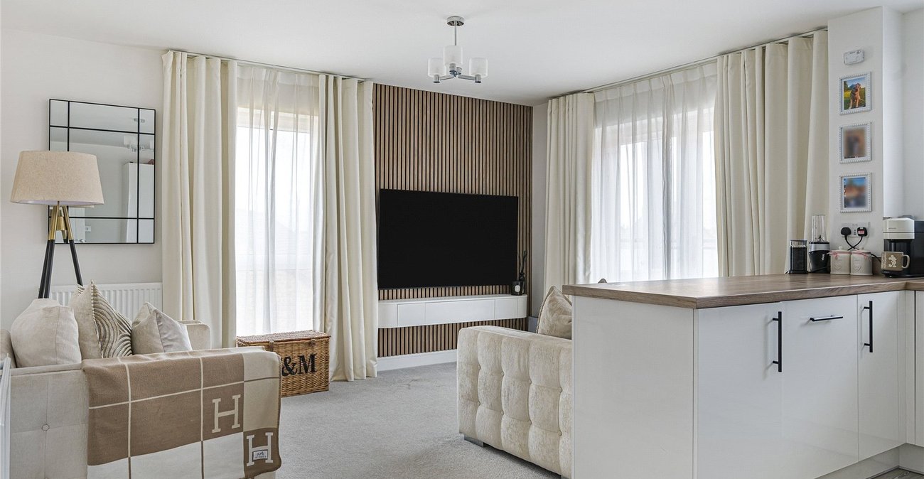 2 bedroom property for sale in Castle Hill | Robinson Jackson