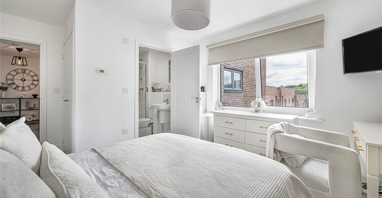 2 bedroom property for sale in Castle Hill | Robinson Jackson