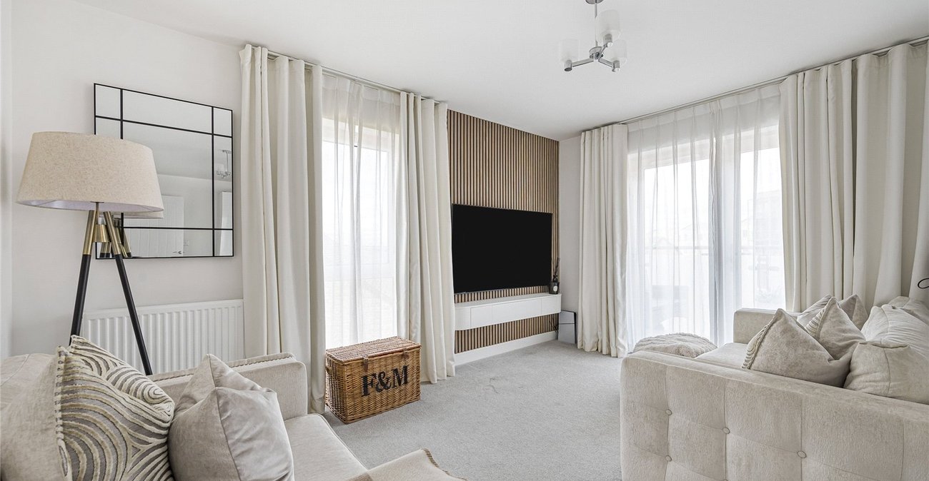 2 bedroom property for sale in Castle Hill | Robinson Jackson