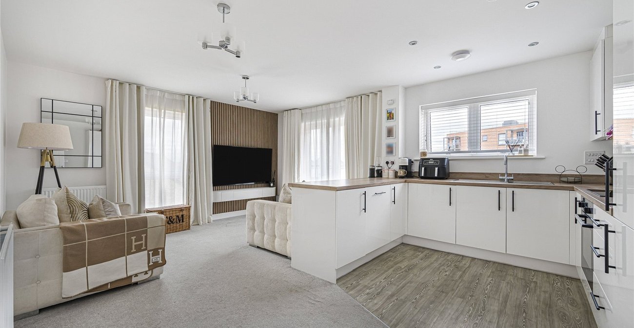 2 bedroom property for sale in Castle Hill | Robinson Jackson