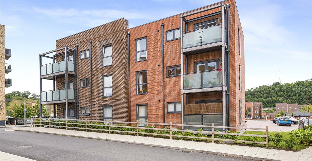 2 bedroom property for sale in Castle Hill | Robinson Jackson