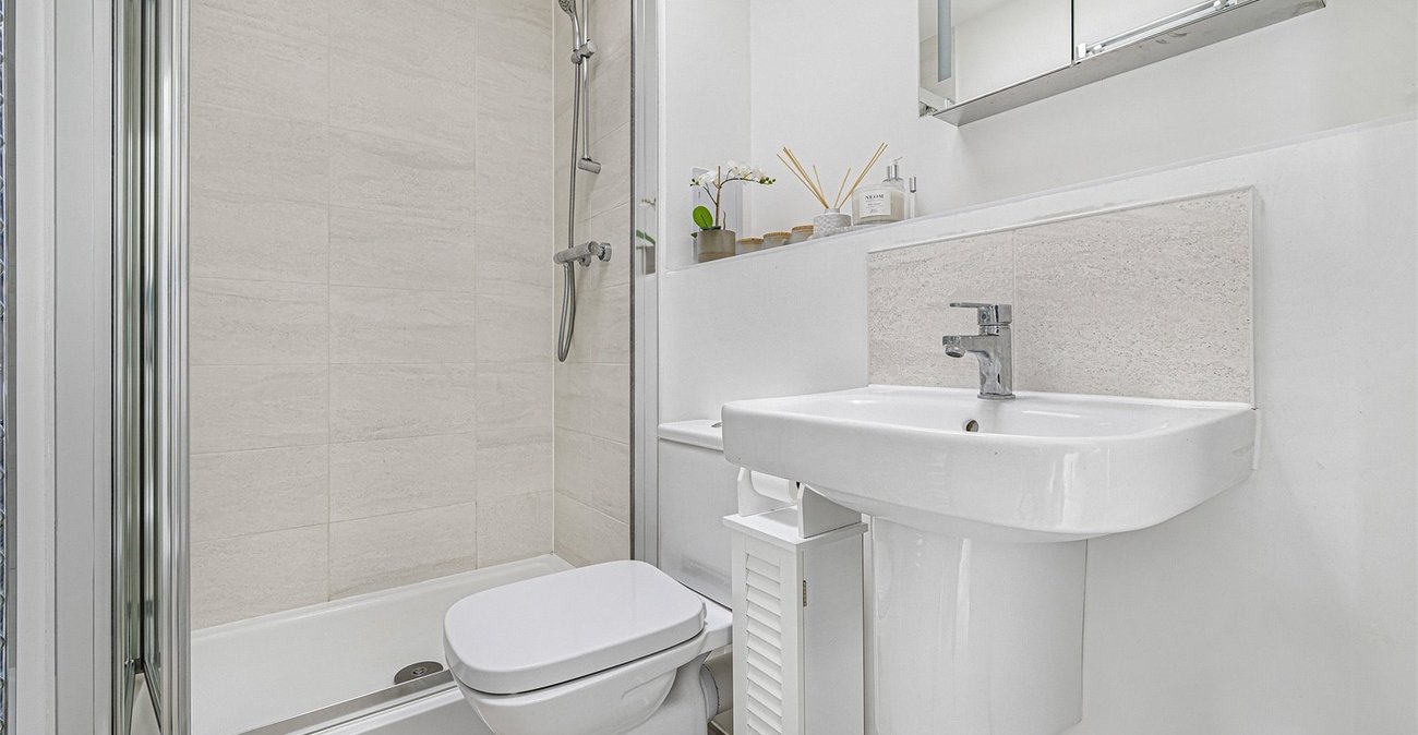 2 bedroom property for sale in Castle Hill | Robinson Jackson