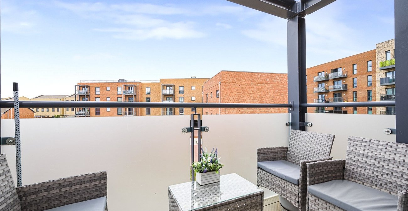 2 bedroom property for sale in Castle Hill | Robinson Jackson