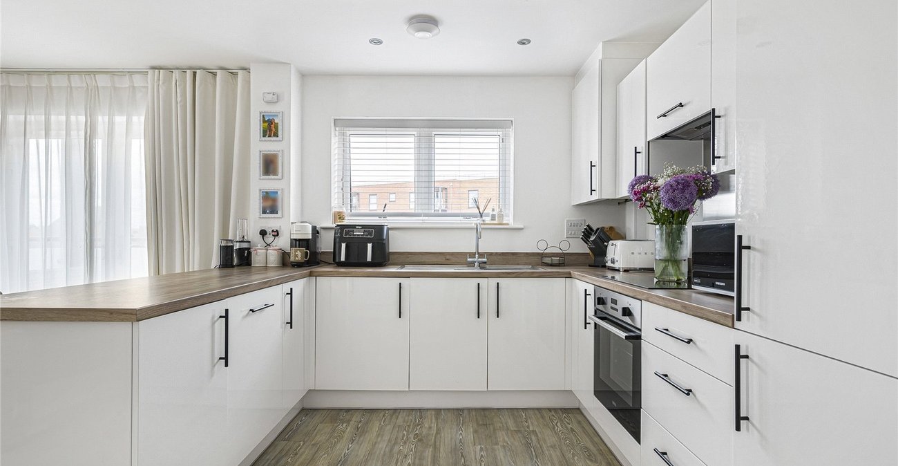 2 bedroom property for sale in Castle Hill | Robinson Jackson