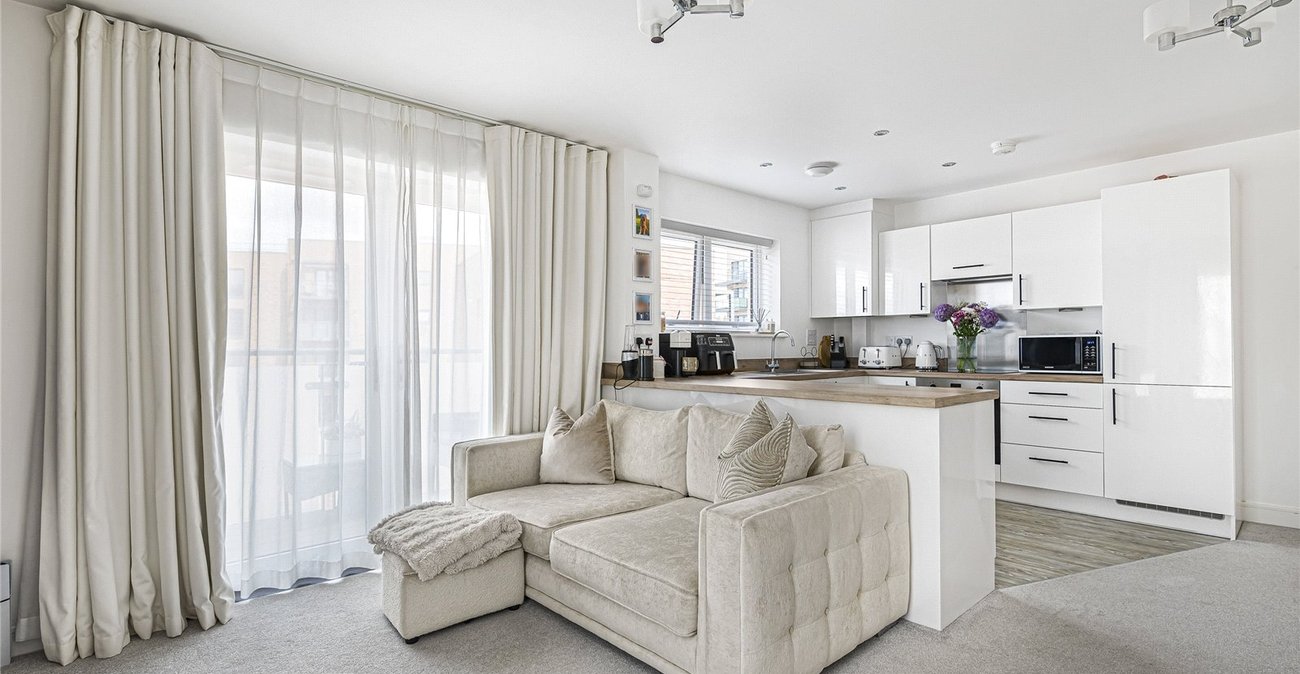 2 bedroom property for sale in Castle Hill | Robinson Jackson
