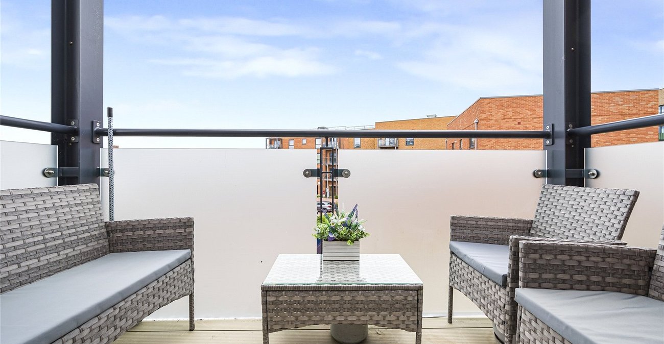 2 bedroom property for sale in Castle Hill | Robinson Jackson