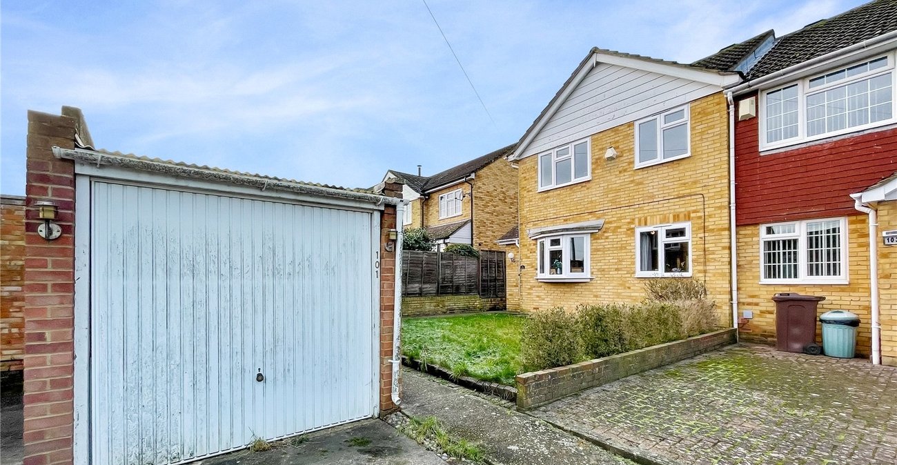 3 bedroom house for sale in Rainham | Robinson Michael & Jackson