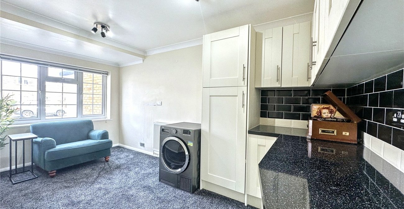 4 bedroom property for sale in Rainham | Robinson Michael & Jackson