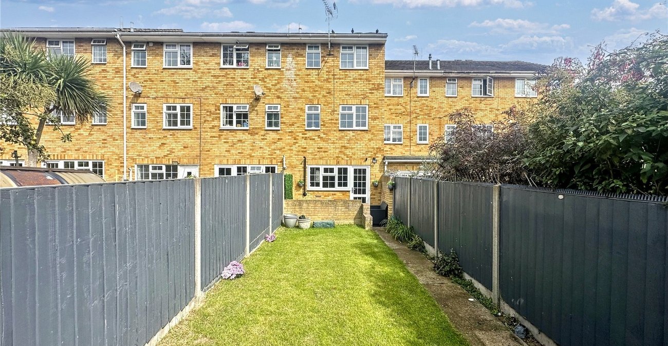 4 bedroom property for sale in Rainham | Robinson Michael & Jackson