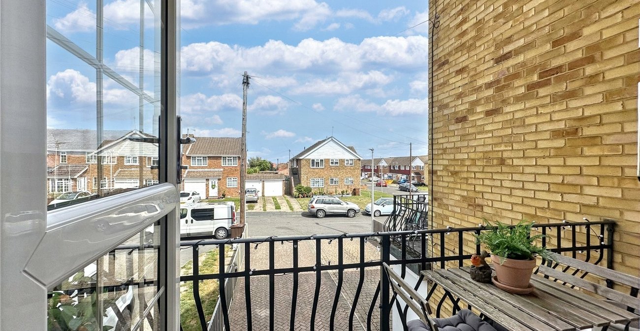 4 bedroom property for sale in Rainham | Robinson Michael & Jackson