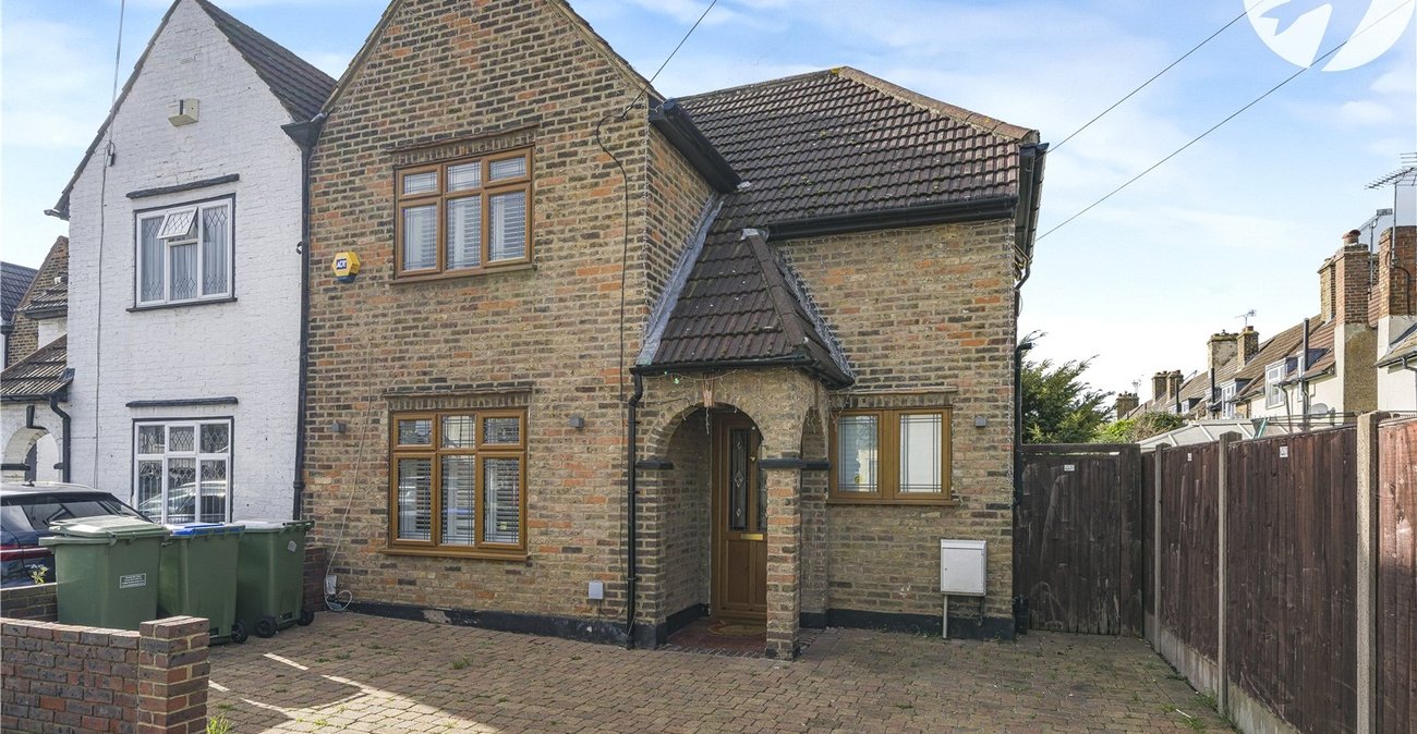 3 bedroom house for sale in Crayford | Robinson Jackson