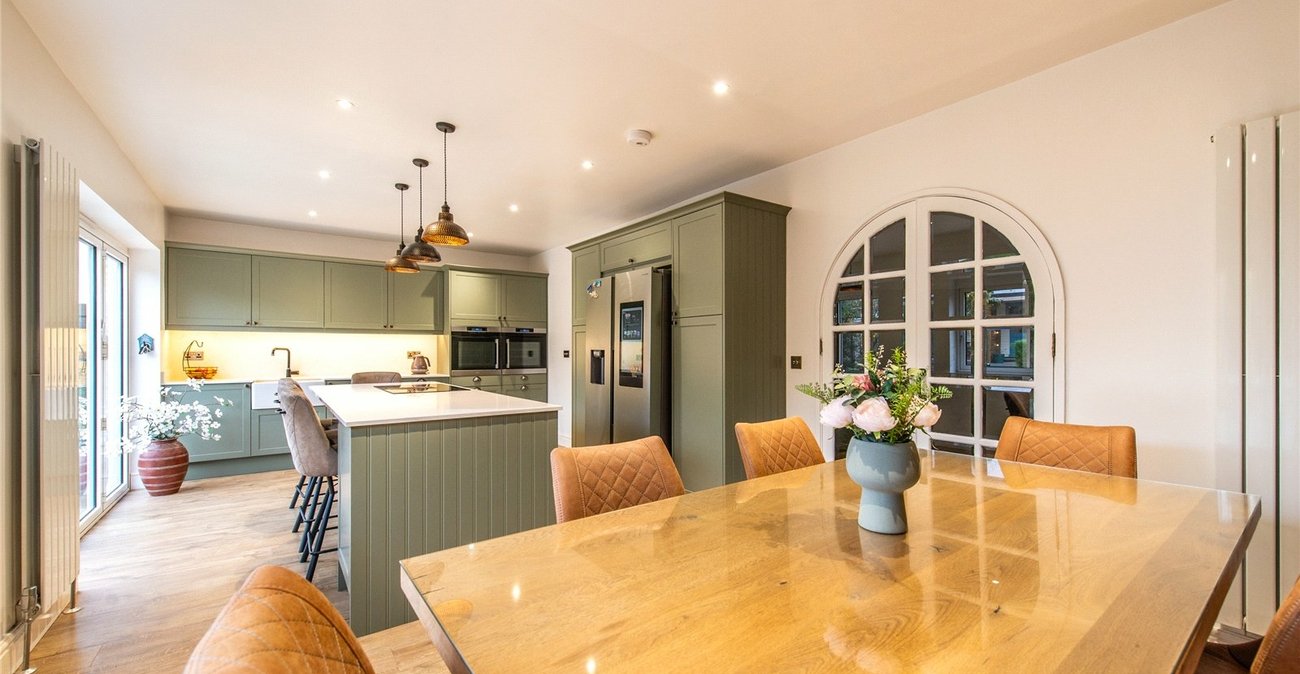 4 bedroom property for sale in Rainham | Robinson Michael & Jackson