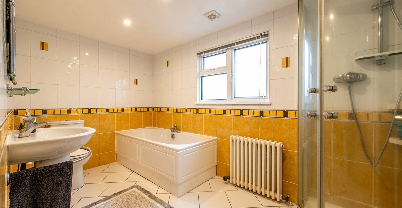 4 bedroom property for sale in Rainham | Robinson Michael & Jackson