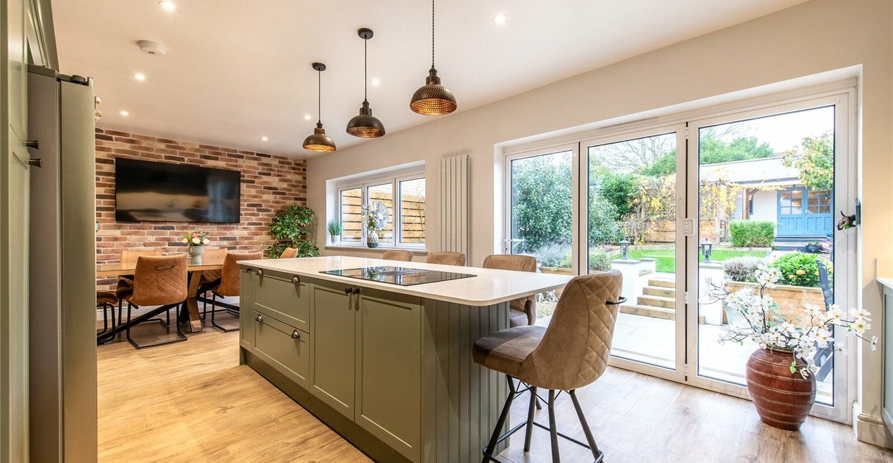 4 bedroom property for sale in Rainham | Robinson Michael & Jackson