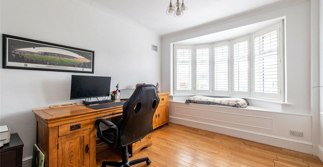 4 bedroom property for sale in Rainham | Robinson Michael & Jackson