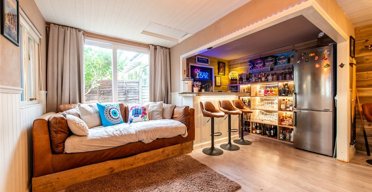 4 bedroom property for sale in Rainham | Robinson Michael & Jackson