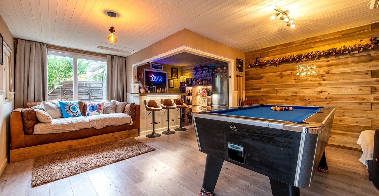 4 bedroom property for sale in Rainham | Robinson Michael & Jackson