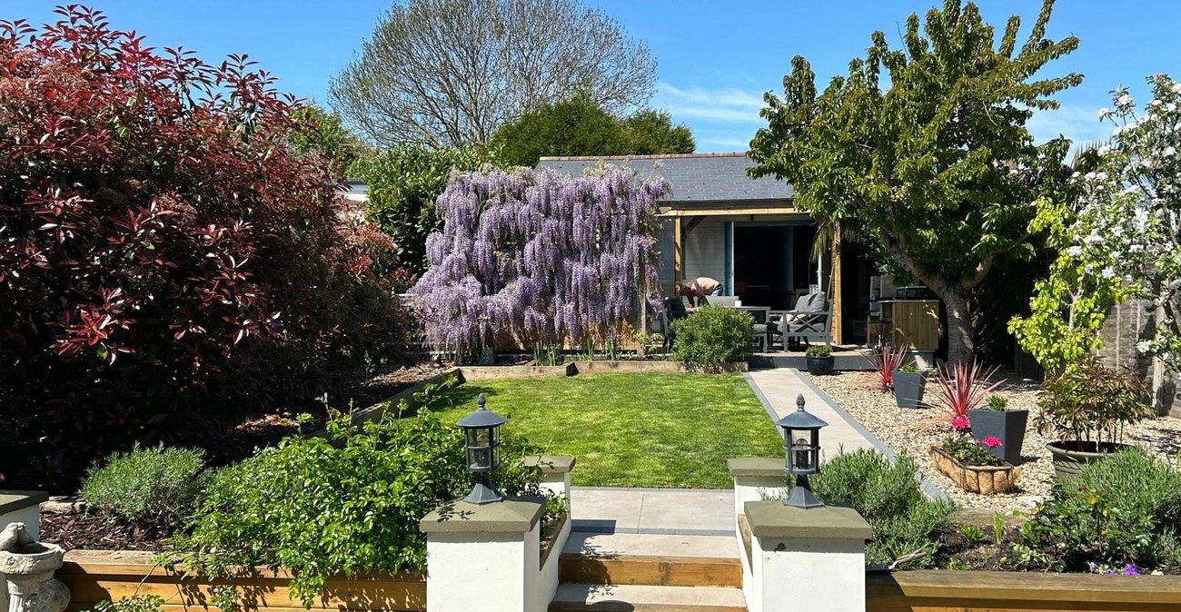 4 bedroom property for sale in Rainham | Robinson Michael & Jackson