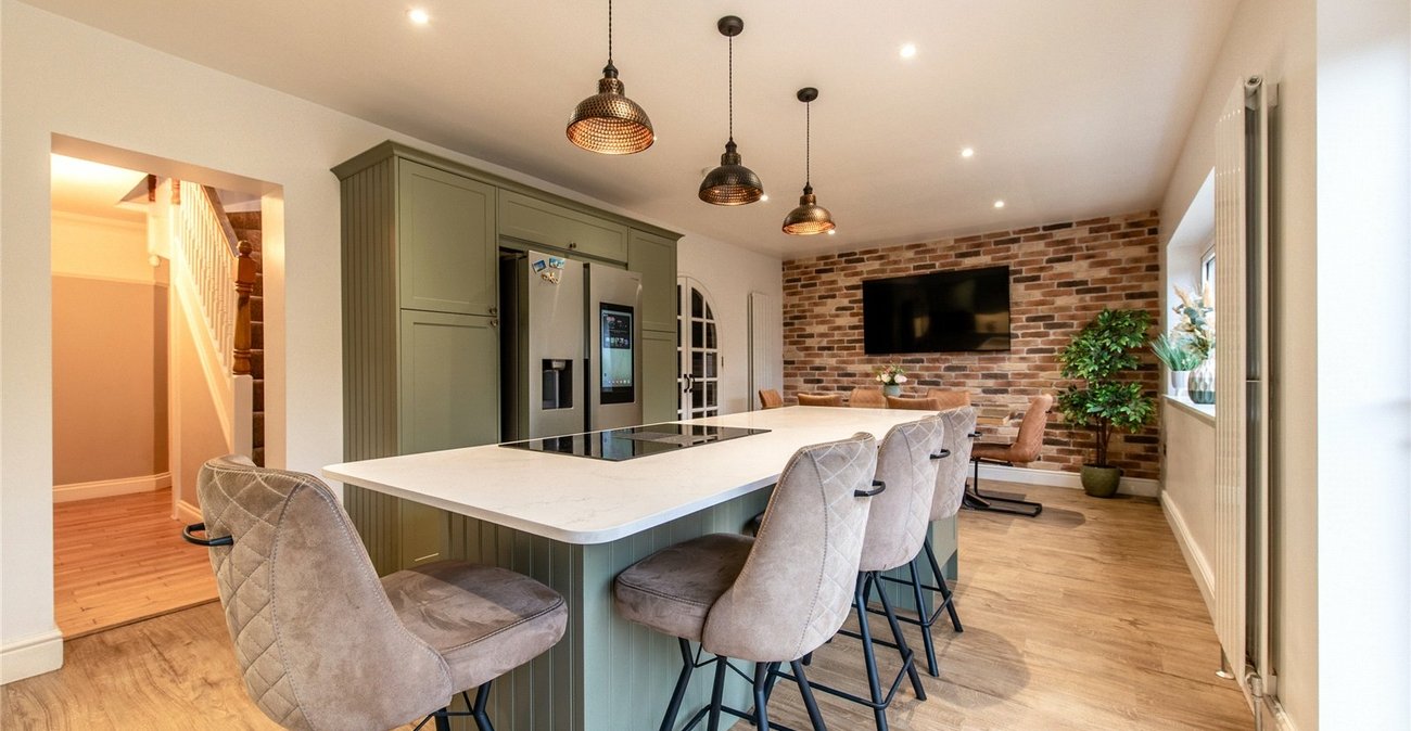 4 bedroom property for sale in Rainham | Robinson Michael & Jackson