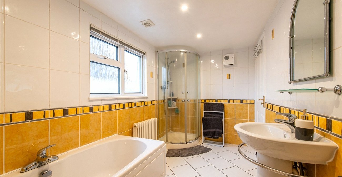 4 bedroom property for sale in Rainham | Robinson Michael & Jackson