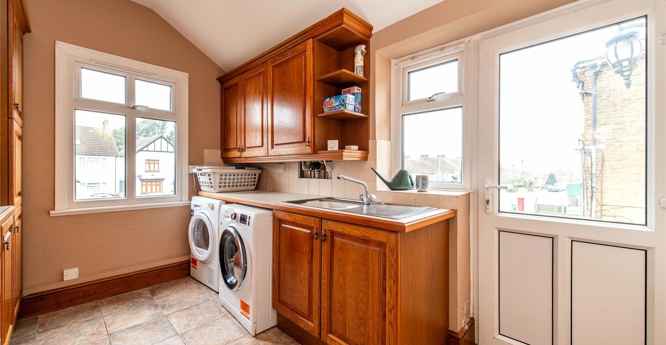 4 bedroom house for sale in Rainham | Robinson Michael & Jackson