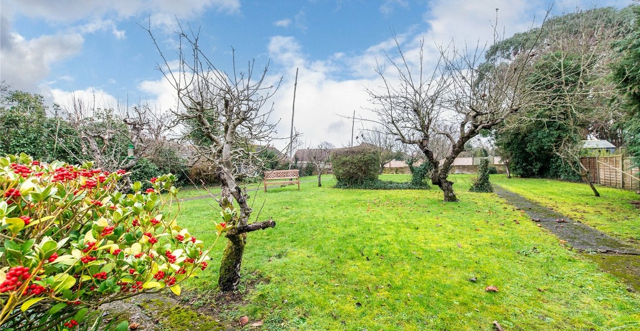 4 bedroom house for sale in Rainham | Robinson Michael & Jackson