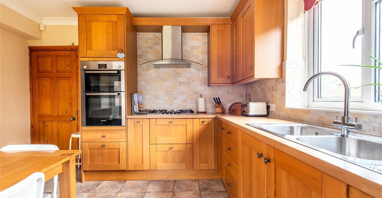 4 bedroom house for sale in Rainham | Robinson Michael & Jackson